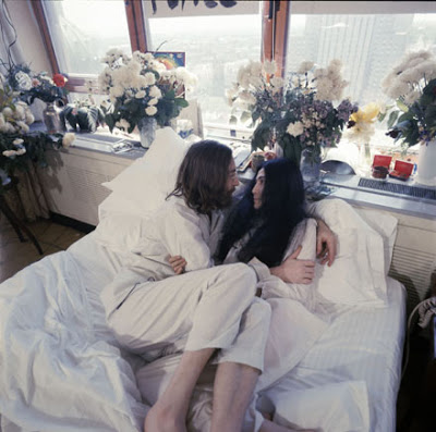 John e Yoko Wedding - bed in 1